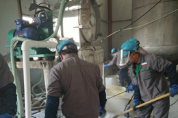 大周臥式螺旋篩網(wǎng)過濾離心機(jī)適合更多物料的分離